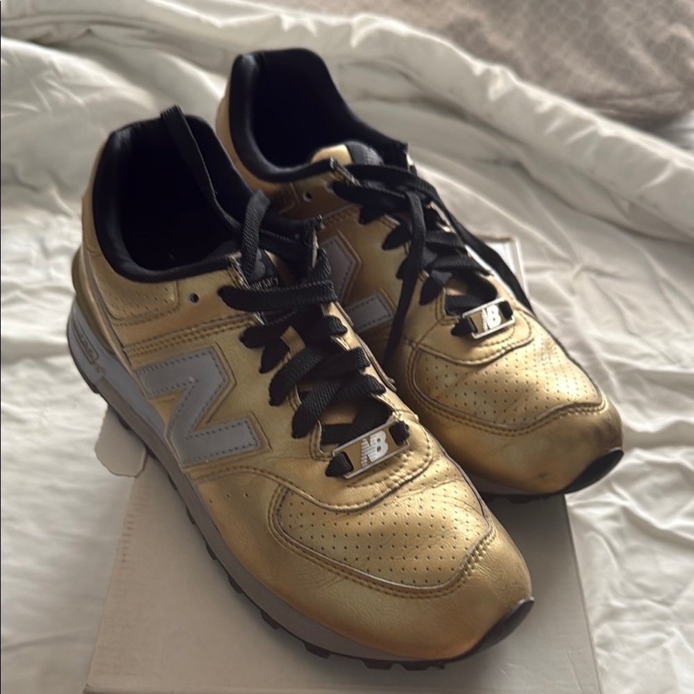 New Balance Gold and Black Retro Sneakers with Cushioned Midsole